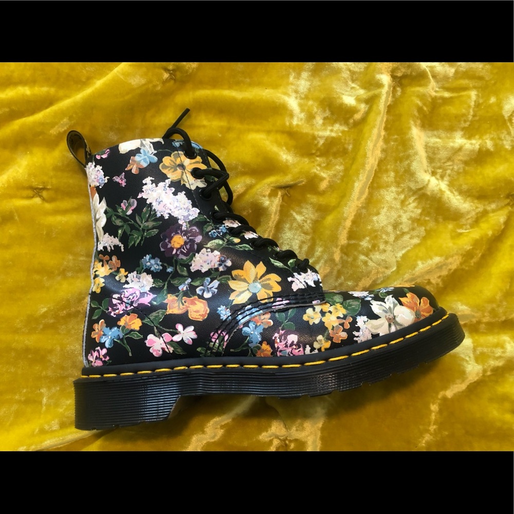 Brand new floral Darcy pascal 8 eye Dr. Martens